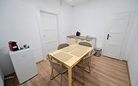 Flh - Tribunei Nest